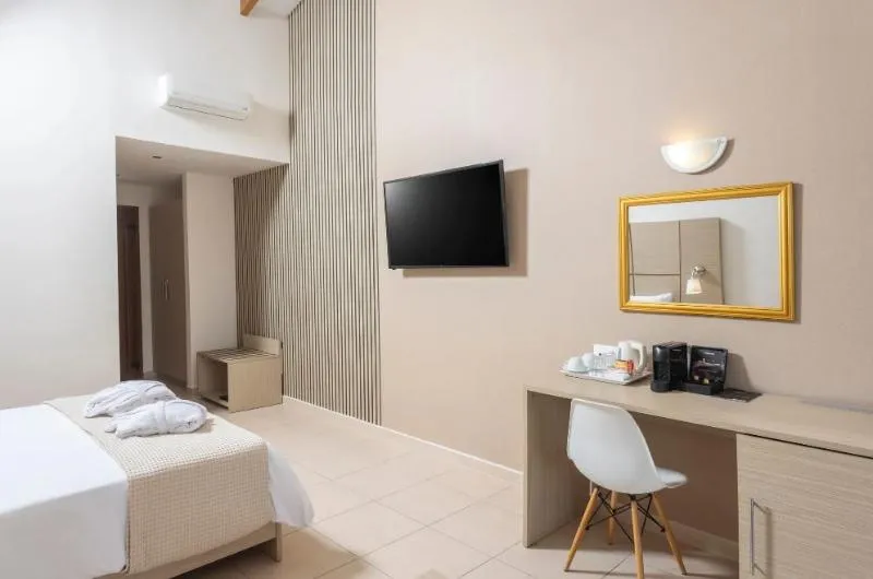 JUNIOR SUITE WITH PRIVATE POOL Room, Alia Palace Hotel, Halkidiki