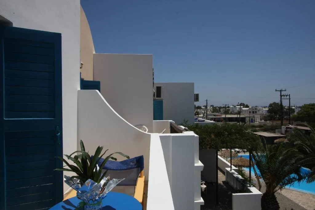 TRIPLE STANDARD Room, Petra Nera, Santorini