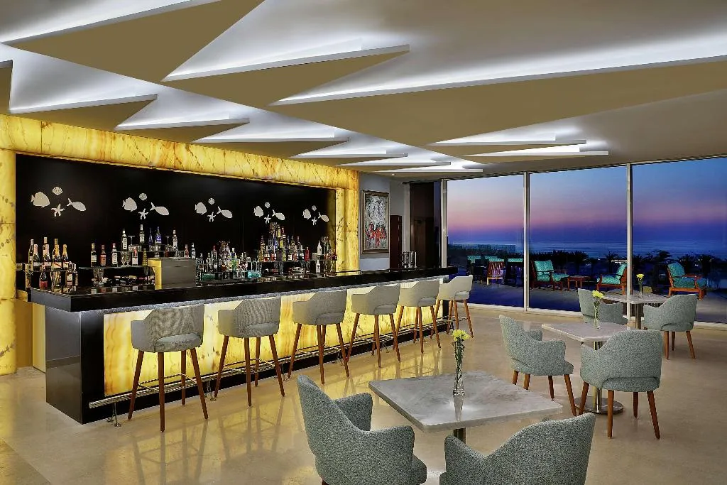 Bar, Hilton Hurghada Plaza, Red Sea Riviera