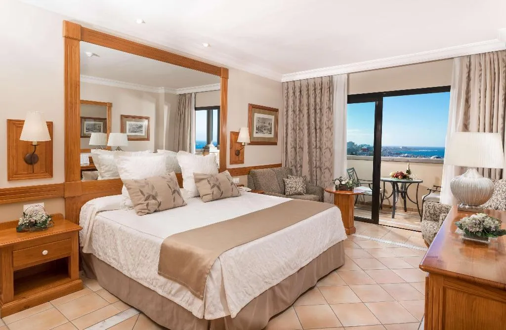 Room, GF Gran Costa Adeje, Tenerife
