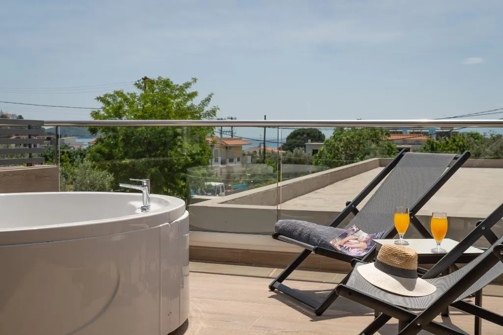 SUITE DELUXE WITH JACUZZI Room, KB Ammos, Skiathos