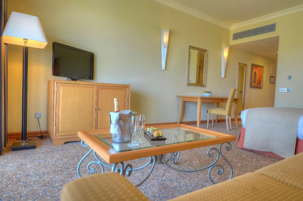 Room, Radisson Blu Resort & Spa Golden Sands, Malta