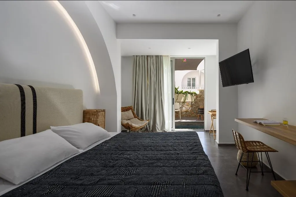 JUNIOR SUITE WITH JACUZZI Room, Afroditi Venus Beach Resort, Santorini