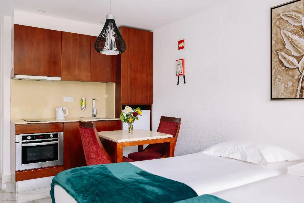 STUDIO WITH TERRACE Room, Muthu Clube Praia da Oura, Algarve
