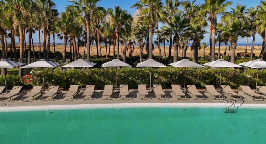 Pool, Wine & Books by the sea - Algarve Resort, Algarve