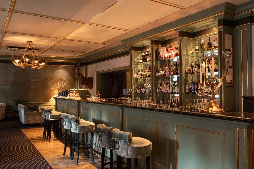 Bar, Grand Palace, Riga