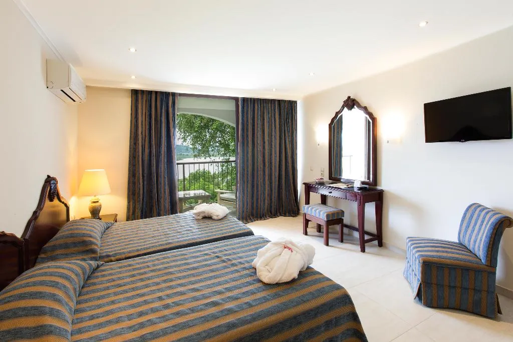FAMILY ROOM GARDEN VIEW Room, Corfu Holiday Palace Hotel, Corfu