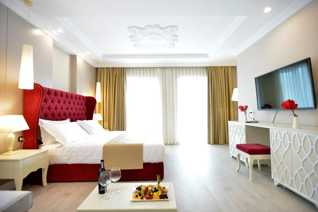 JUNIOR SUITE CLASSIC ONE BEDROOM Room, Flower Garden Hotel, Durres