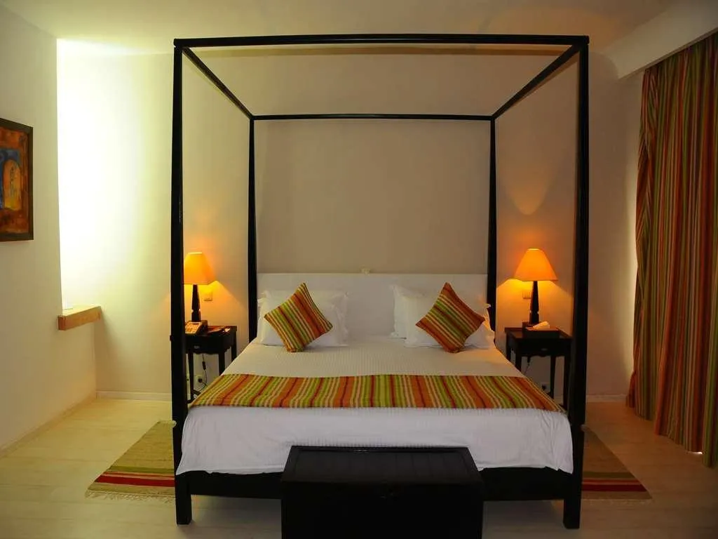 QUADRUPLE STANDARD Room, Royal Tulip Taj Sultan Resort, Tunisia