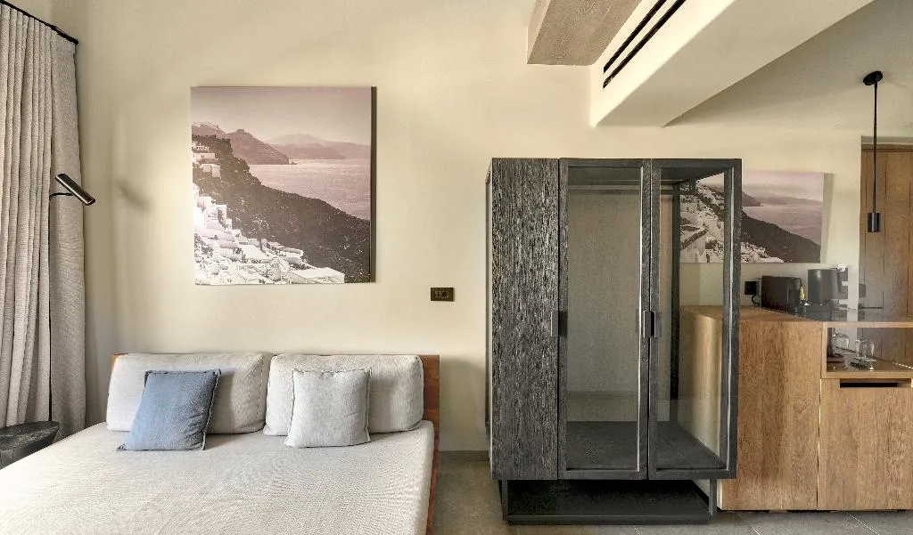 JUNIOR SUITE STANDARD Room, Radisson Blu Zaffron Resort, Santorini