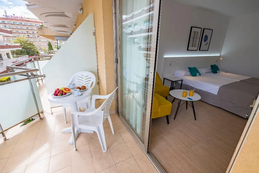 Double or Twin SUPERIOR CAPACITY 2 Room, DWO Sirius, Costa Brava