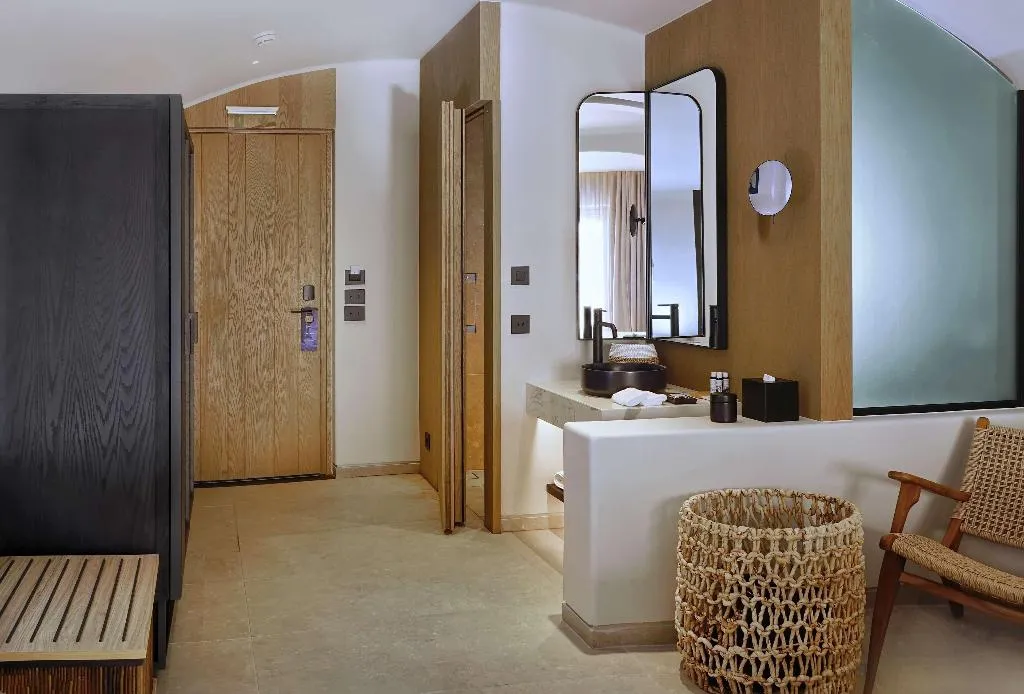 JUNIOR SUITE WITH BALCONY Room, Radisson Blu Zaffron Resort, Santorini