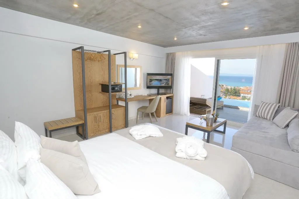 JUNIOR SUITE WITH PRIVATE POOL Room, Alia Palace Hotel, Halkidiki