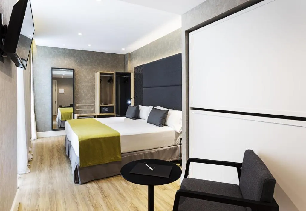 Room, Catalonia Giralda, Seville