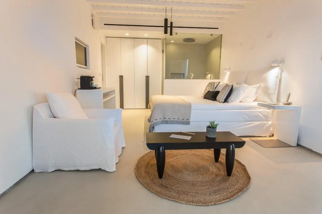 DOUBLE DELUXE WITH JACUZZI Room, Ostraco Suites, Mykonos