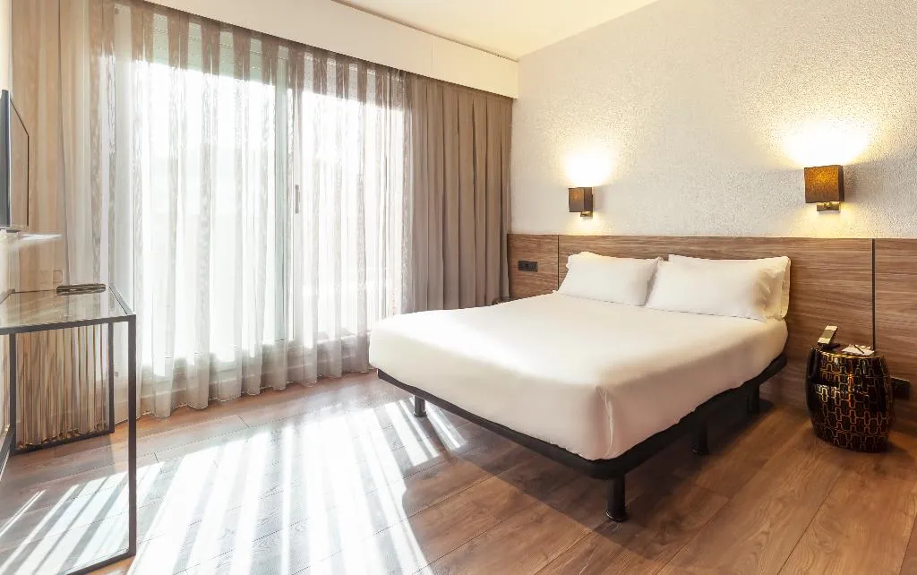 JUNIOR SUITE SUPERIOR Room, Hotel Derby, Barcelona