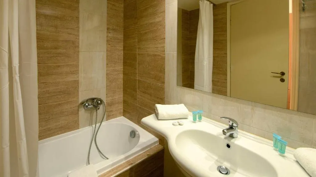 QUADRUPLE GARDEN VIEW Room, Mitsis Bali Paradise, Crete