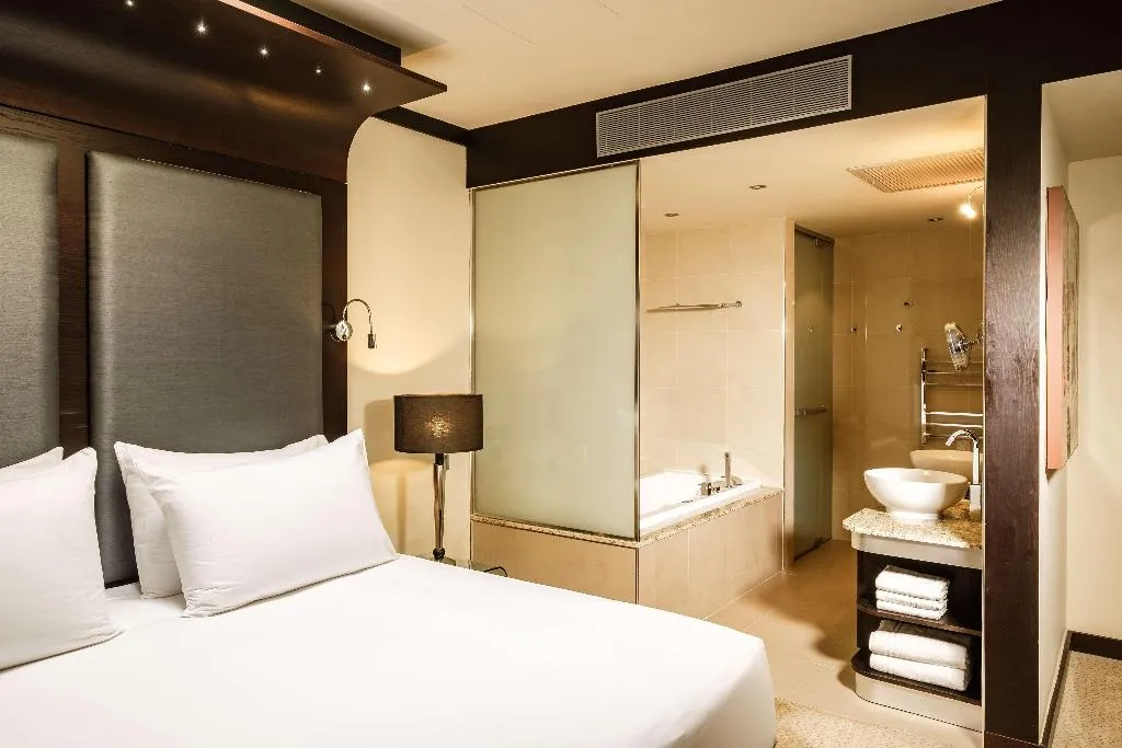 Room, Radisson Blu Resort & Spa Golden Sands, Malta