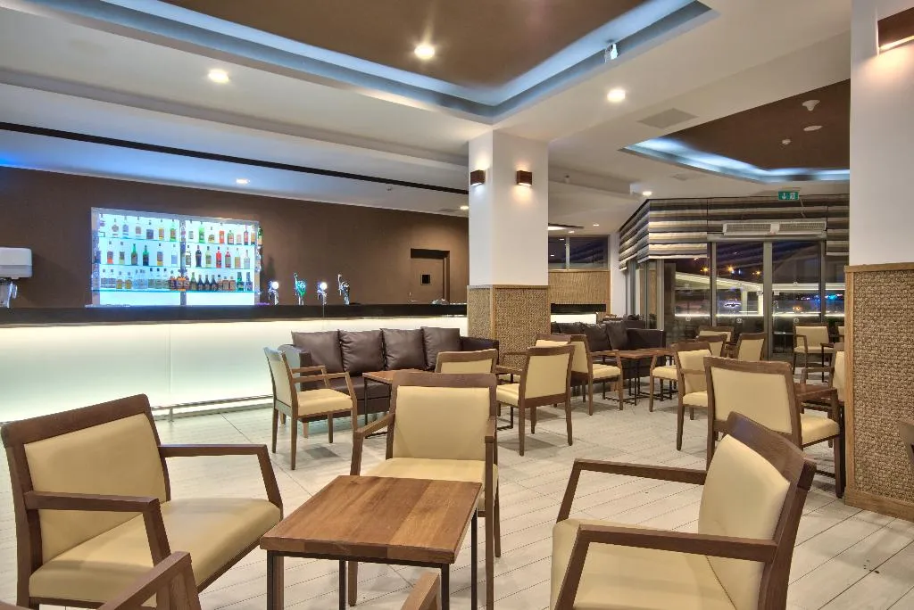 Bar, db Seabank Resort + Spa – All Inclusive, Malta