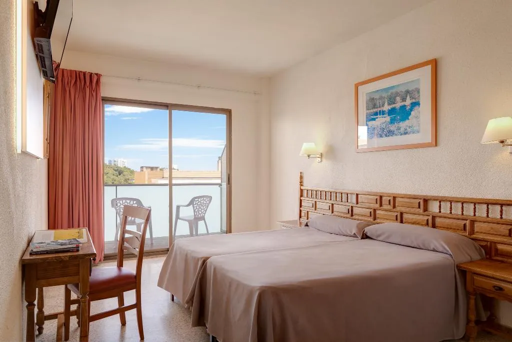 QUADRUPLE STANDARD Room, htop Molinos Park, Costa Dorada