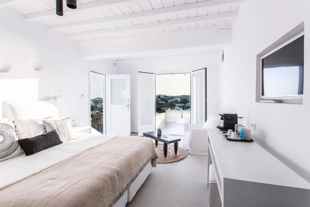 DOUBLE DELUXE WITH JACUZZI Room, Ostraco Suites, Mykonos