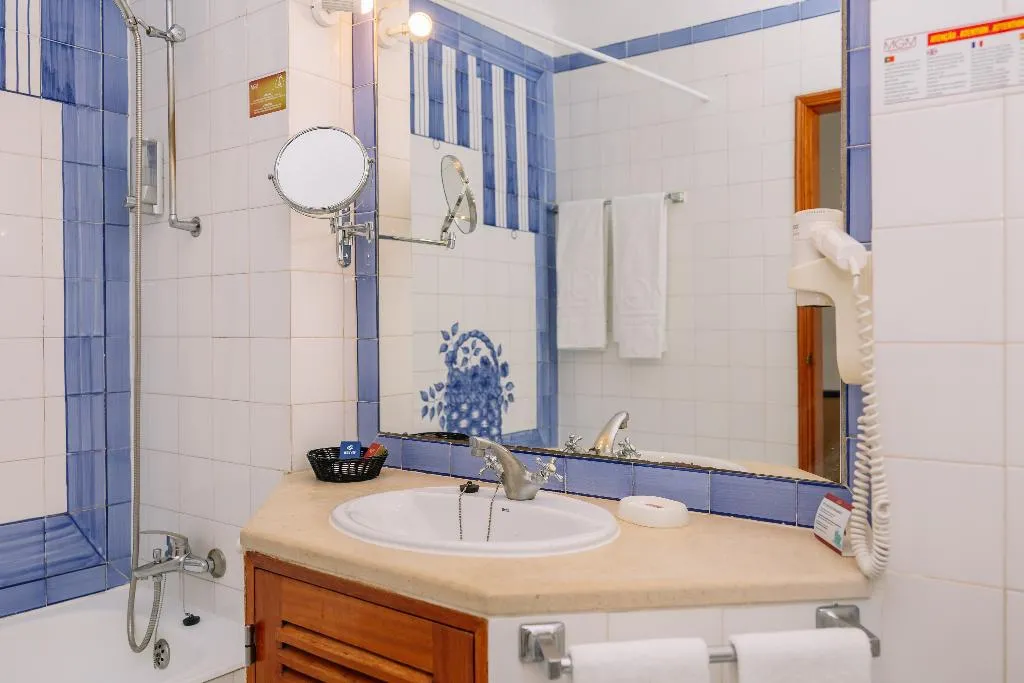APARTMENT CAPACITY 4 TWO BEDROOMS Room, Grand Muthu Oura View Beach Club, Algarve