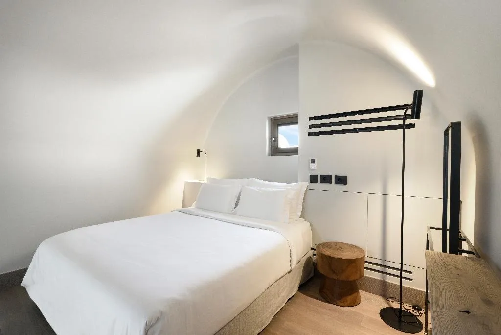 JUNIOR SUITE STANDARD Room, Radisson Blu Zaffron Resort, Santorini