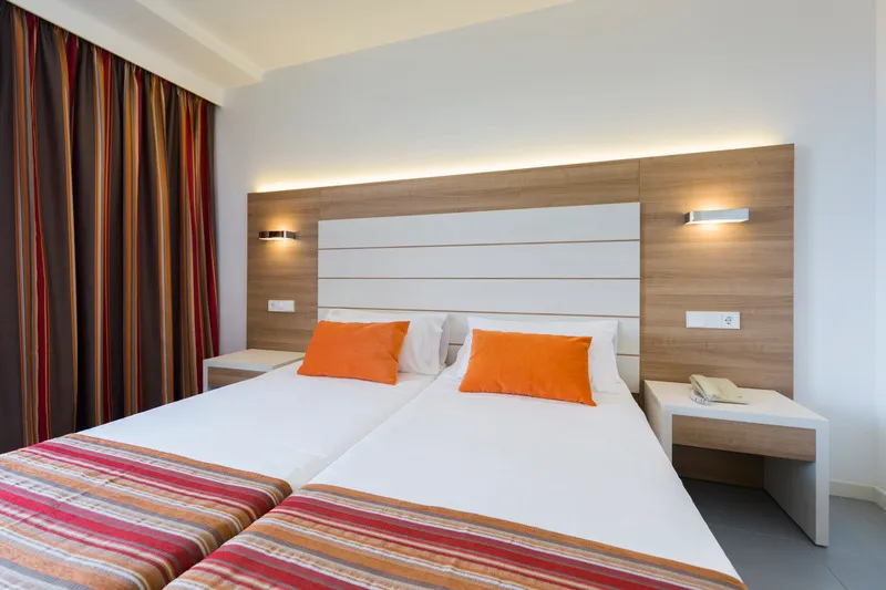 Room, Globales Mediterrani, Menorca