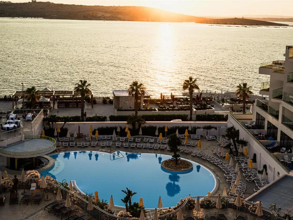 Pool, DoubleTree by Hilton Malta, Malta