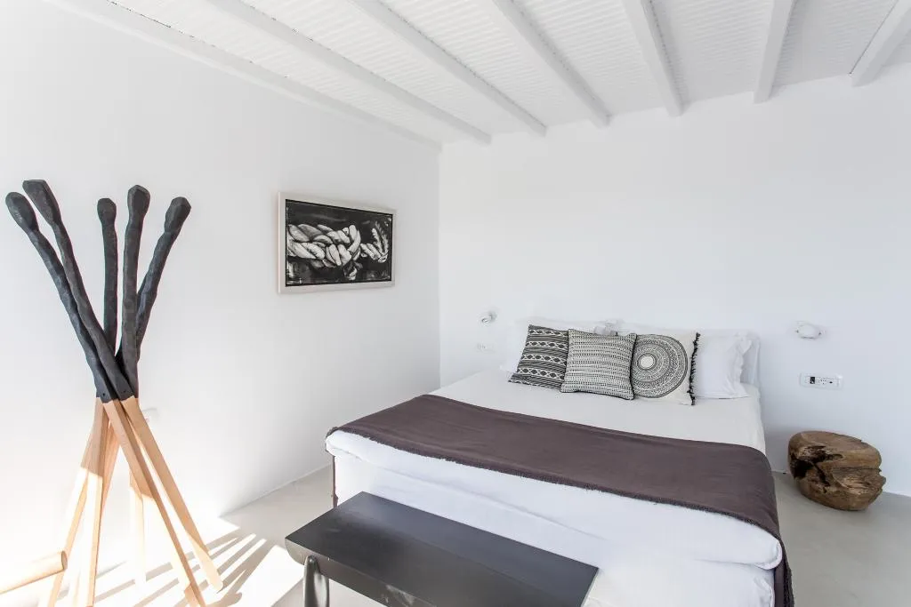 SUITE WITH JACUZZI Room, Ostraco Suites, Mykonos