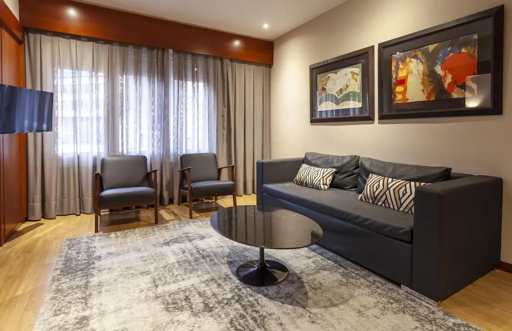 FAMILY ROOM WITH DOUBLE BED Room, Hotel Derby, Barcelona