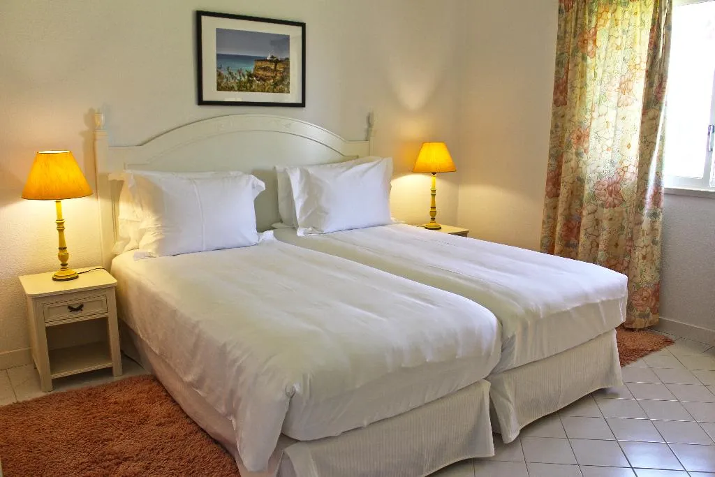 TOWNHOME FOUR BEDROOMS WITH PRIVATE POOL Room, Rocha Brava Village Resort, Algarve