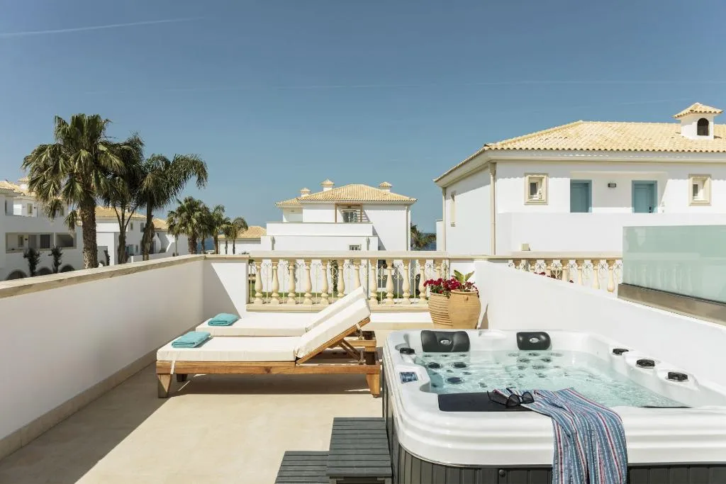 FAMILY ROOM GARDEN VIEW Room, Mitsis Selection Laguna, Crete