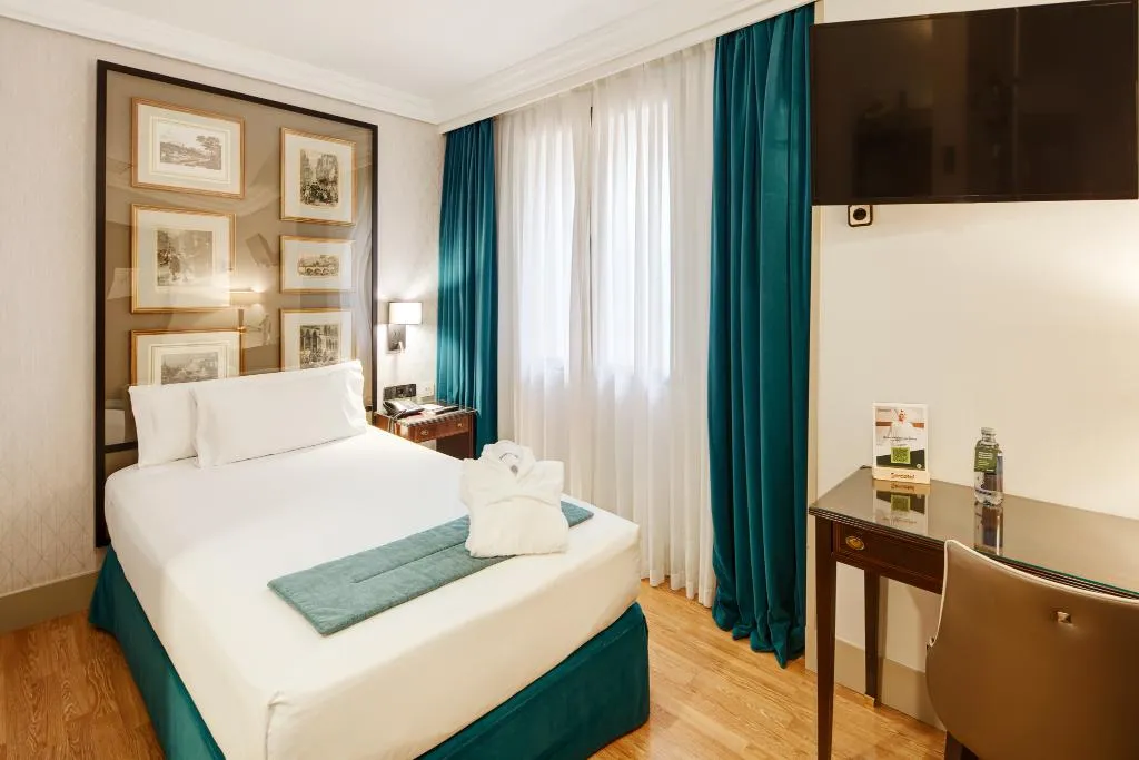 DOUBLE SINGLE USE BASIC Room, Sercotel Gran Hotel Conde Duque, Madrid