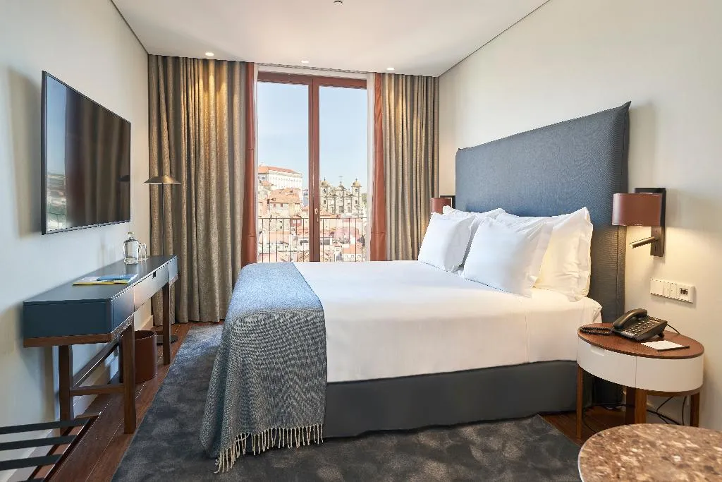 Double or Twin SUPERIOR CITY VIEW Room, PortoBay Flores, Porto