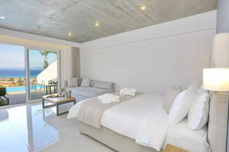 JUNIOR SUITE WITH PRIVATE POOL Room, Alia Palace Hotel, Halkidiki