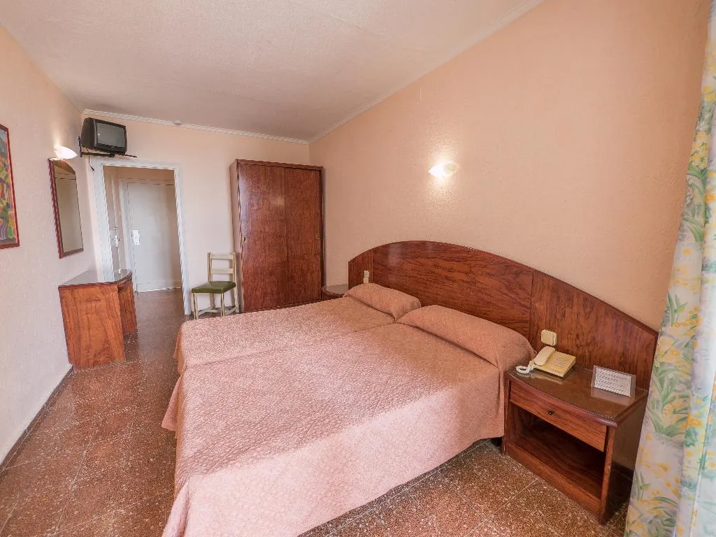 Double or Twin STANDARD Room, Checkin Garbi Hotel, Costa Brava