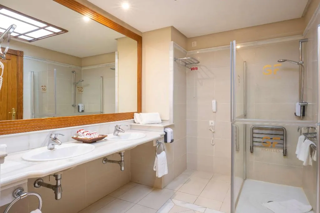 Room, GF Gran Costa Adeje, Tenerife