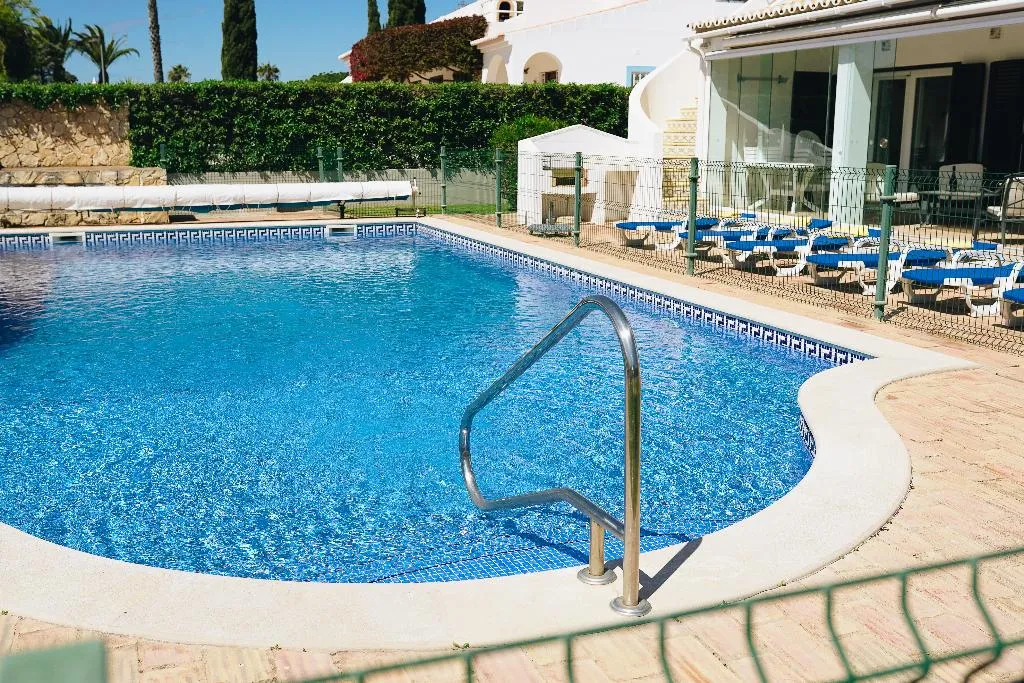 TOWNHOME THREE BEDROOMS WITH PRIVATE POOL Room, Rocha Brava Village Resort, Algarve