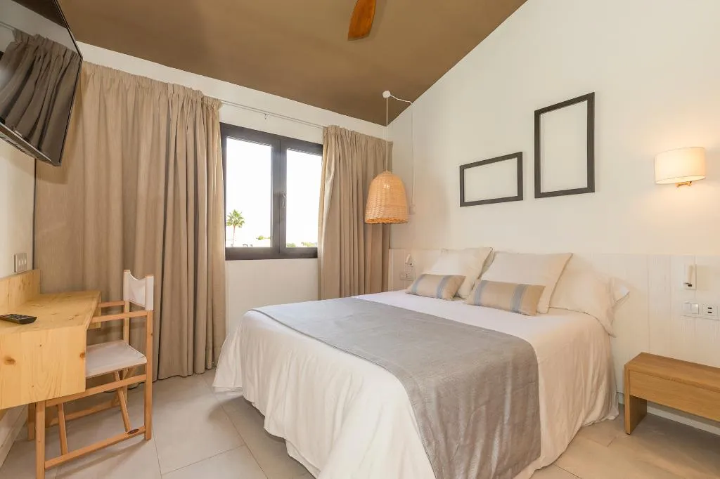 APARTMENT CAPACITY 5 TWO BEDROOMS Room, MarSenses Paradise Club Hotel, Menorca