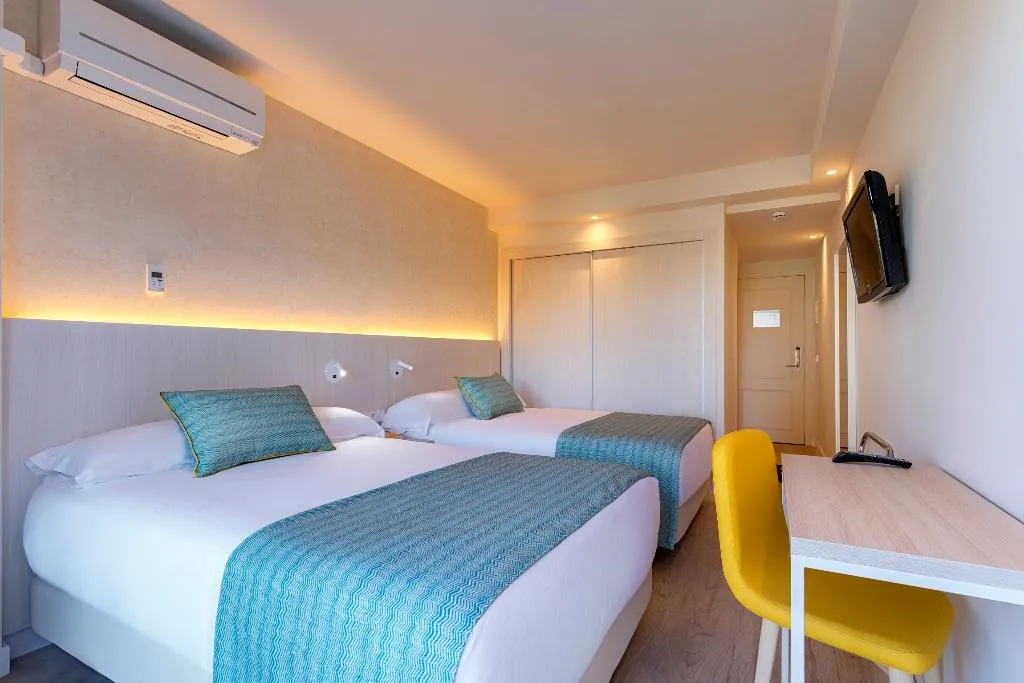 FAMILY ROOM CAPACITY 4 Room, Palmasol Hotel, Costa Del Sol