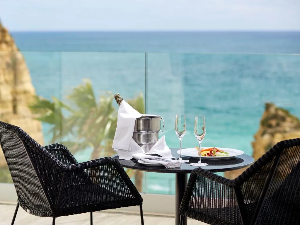 Double or Twin DELUXE SEA VIEW Room, Tivoli Carvoeiro Algarve Resort, Algarve