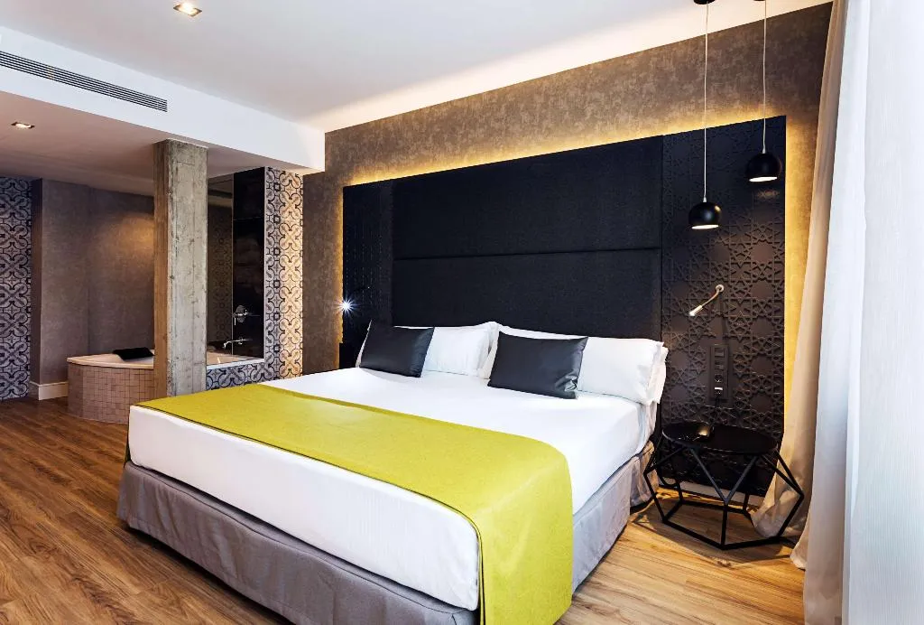 Room, Catalonia Giralda, Seville