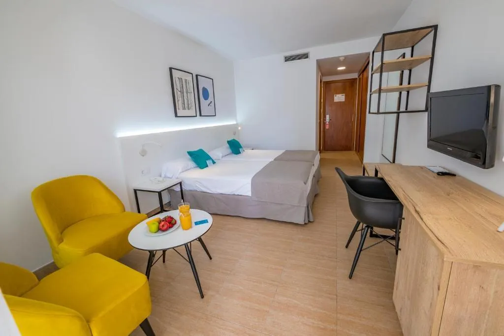 TRIPLE SUPERIOR Room, DWO Sirius, Costa Brava