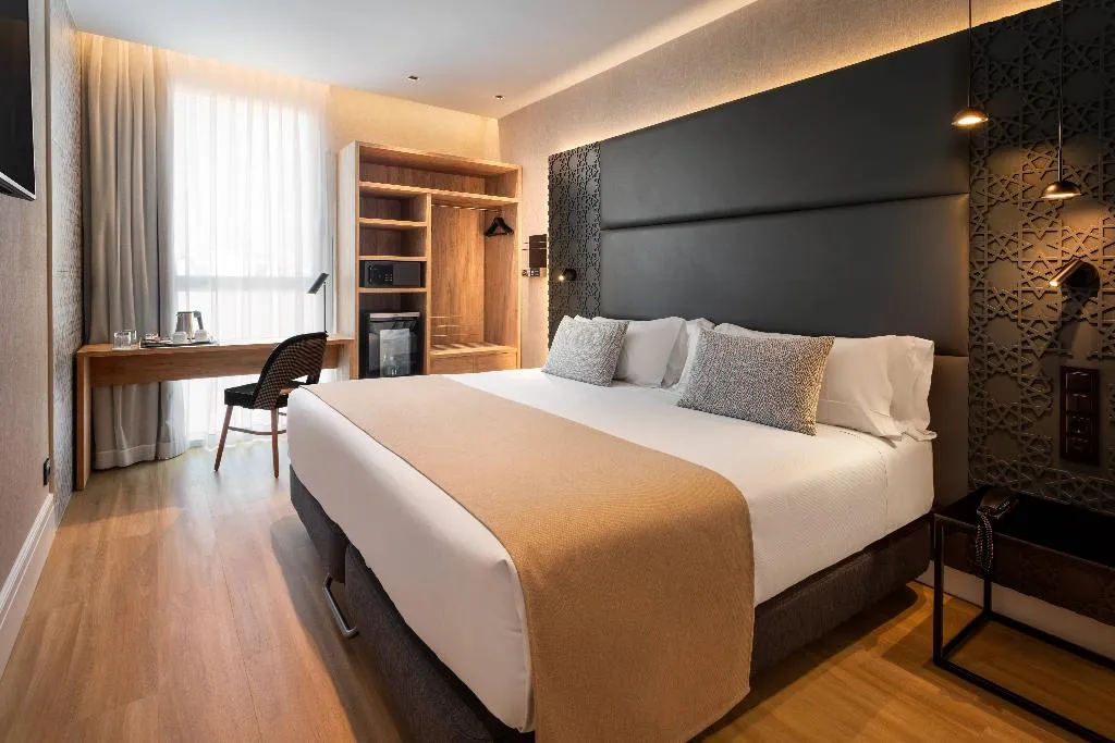 DOUBLE SINGLE USE STANDARD Room, Catalonia Giralda, Seville
