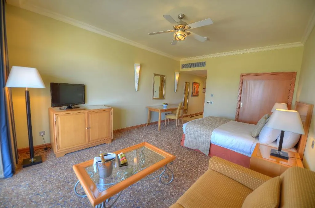 Room, Radisson Blu Resort & Spa Golden Sands, Malta