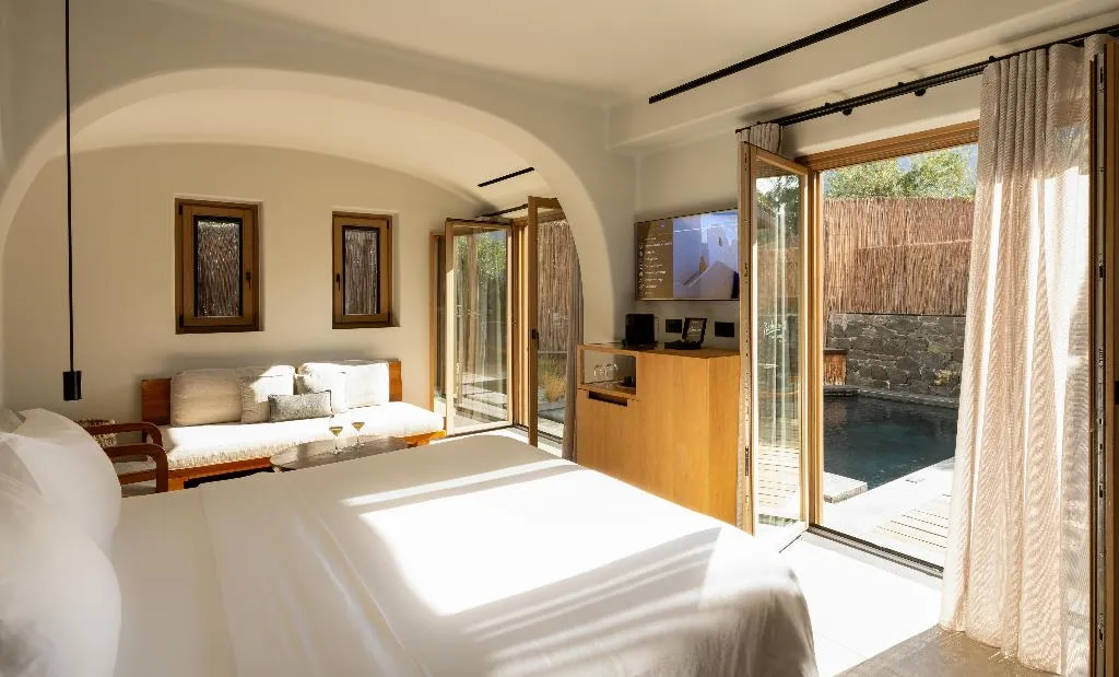 JUNIOR SUITE WITH TERRACE Room, Radisson Blu Zaffron Resort, Santorini
