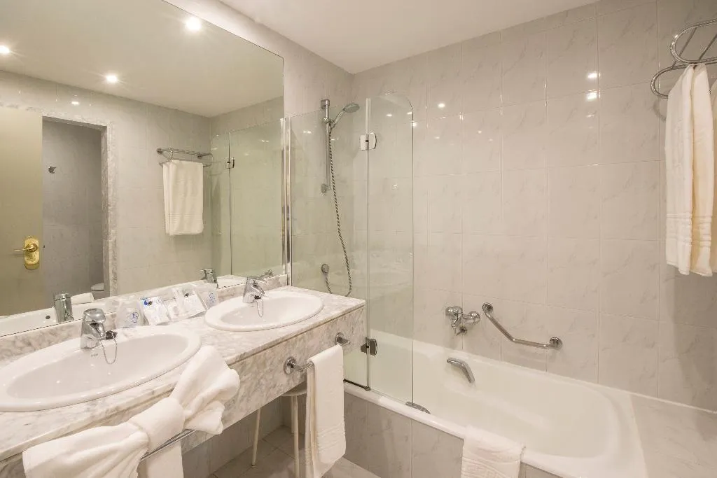 JUNIOR SUITE CAPACITY 4 Room, Hotel Beatriz Costa & Spa, Lanzarote