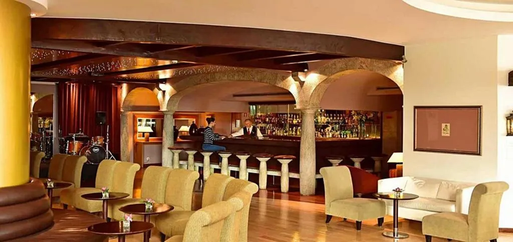 Bar, Pestana Carlton Madeira Premium Ocean Resort, Madeira
