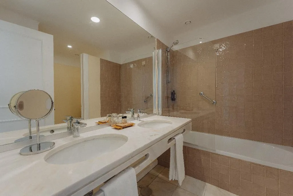 Double or Twin SUPERIOR WITH BALCONY Room, Quinta da Bela Vista, Madeira